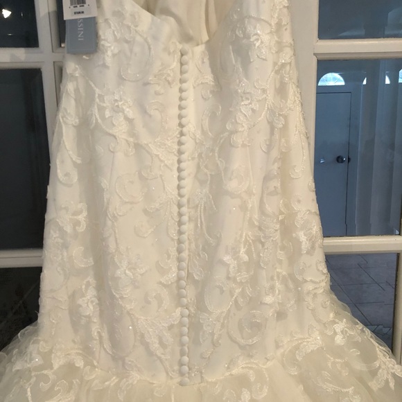 New Tags on Wedding Dress - Never Warn - Picture 5 of 9